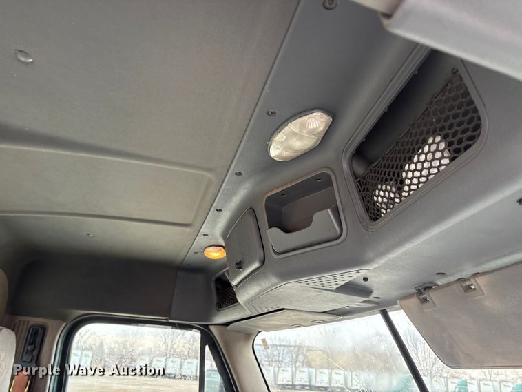 image for item FG1032 2017 Freightliner Cascadia 125 semi truck