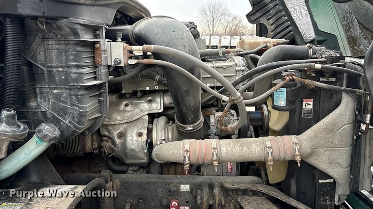 image for item FG1032 2017 Freightliner Cascadia 125 semi truck