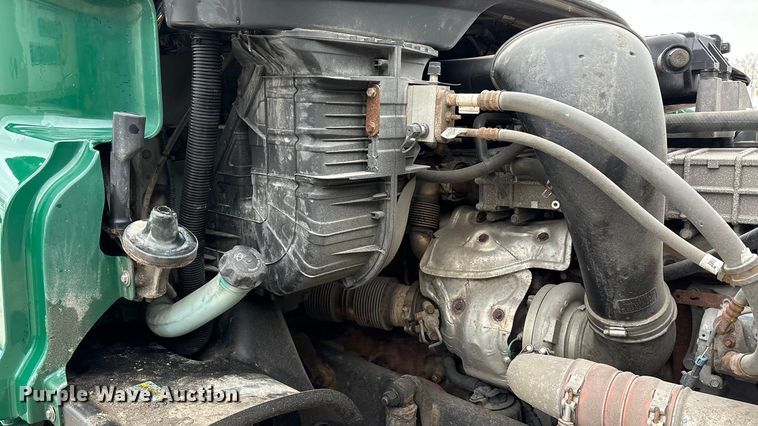 image for item FG1032 2017 Freightliner Cascadia 125 semi truck