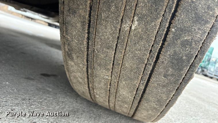 image for item FG1032 2017 Freightliner Cascadia 125 semi truck