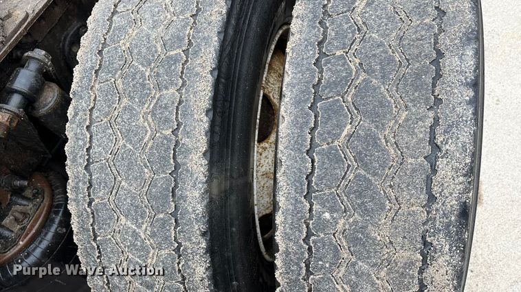 image for item FG1032 2017 Freightliner Cascadia 125 semi truck