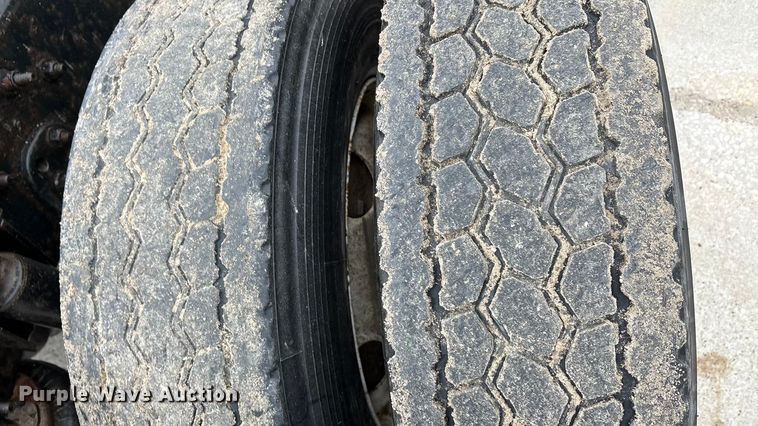 image for item FG1032 2017 Freightliner Cascadia 125 semi truck