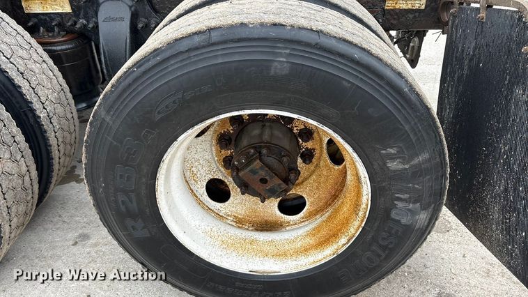 image for item FG1032 2017 Freightliner Cascadia 125 semi truck