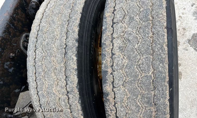 image for item FG1032 2017 Freightliner Cascadia 125 semi truck