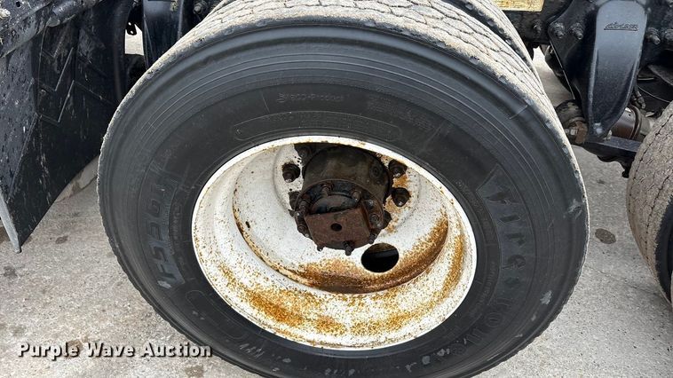 image for item FG1032 2017 Freightliner Cascadia 125 semi truck