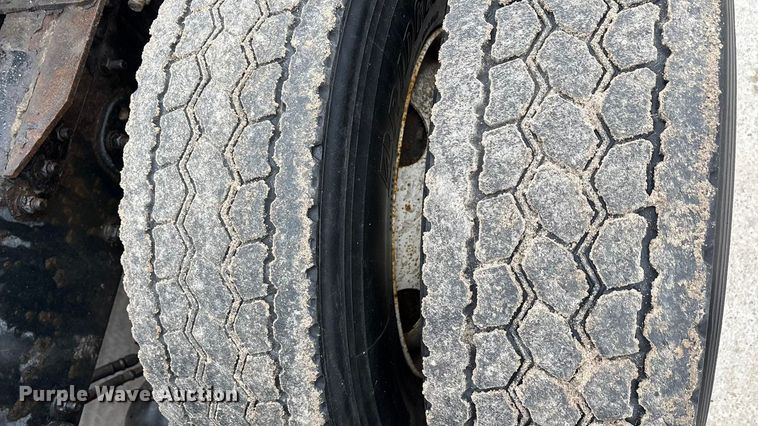 image for item FG1032 2017 Freightliner Cascadia 125 semi truck