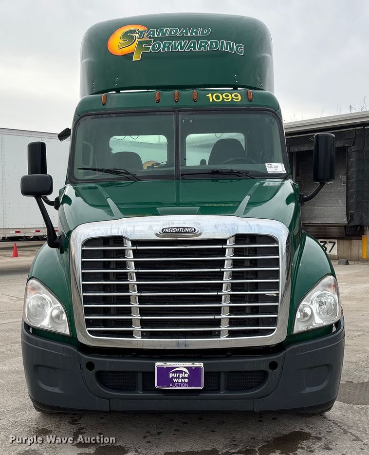 image for item FG1033 2017 Freightliner Cascadia 125 semi truck