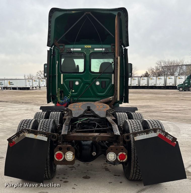 image for item FG1033 2017 Freightliner Cascadia 125 semi truck