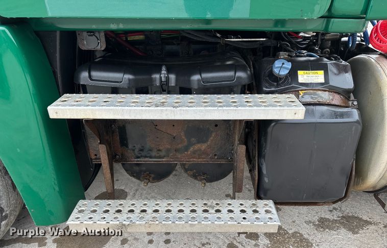 image for item FG1033 2017 Freightliner Cascadia 125 semi truck