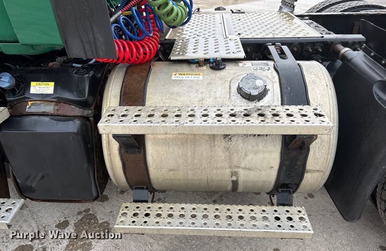 image for item FG1033 2017 Freightliner Cascadia 125 semi truck