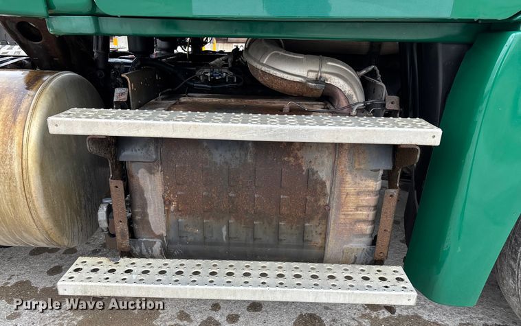 image for item FG1033 2017 Freightliner Cascadia 125 semi truck