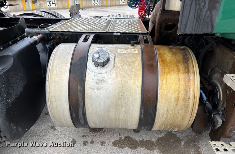 image for item FG1033 2017 Freightliner Cascadia 125 semi truck