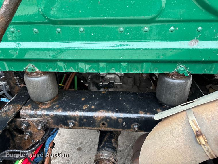 image for item FG1033 2017 Freightliner Cascadia 125 semi truck