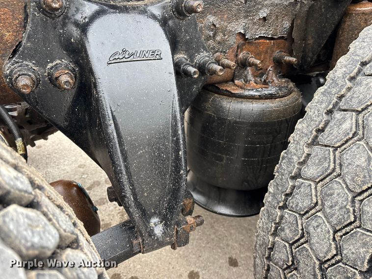 image for item FG1033 2017 Freightliner Cascadia 125 semi truck