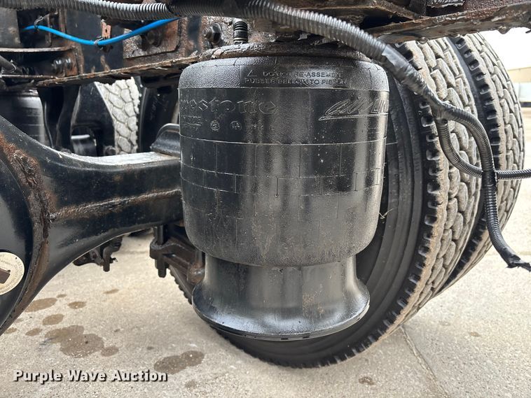 image for item FG1033 2017 Freightliner Cascadia 125 semi truck