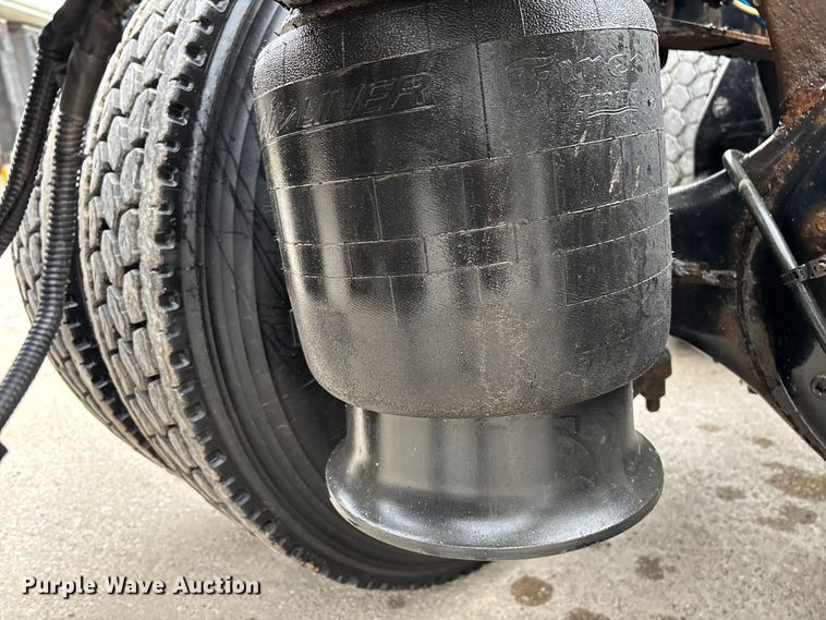 image for item FG1033 2017 Freightliner Cascadia 125 semi truck