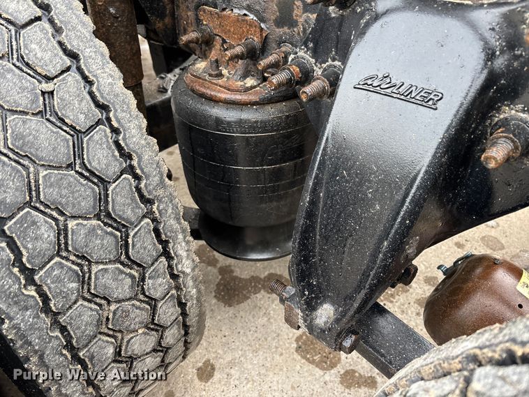 image for item FG1033 2017 Freightliner Cascadia 125 semi truck