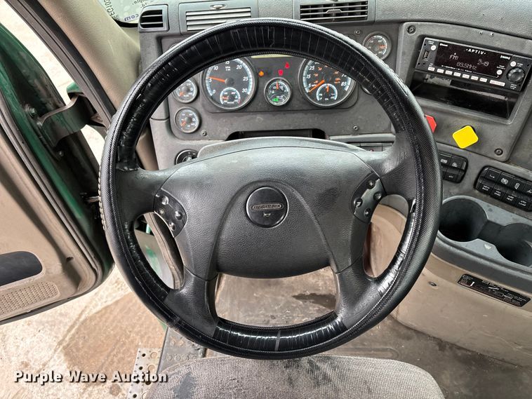 image for item FG1033 2017 Freightliner Cascadia 125 semi truck