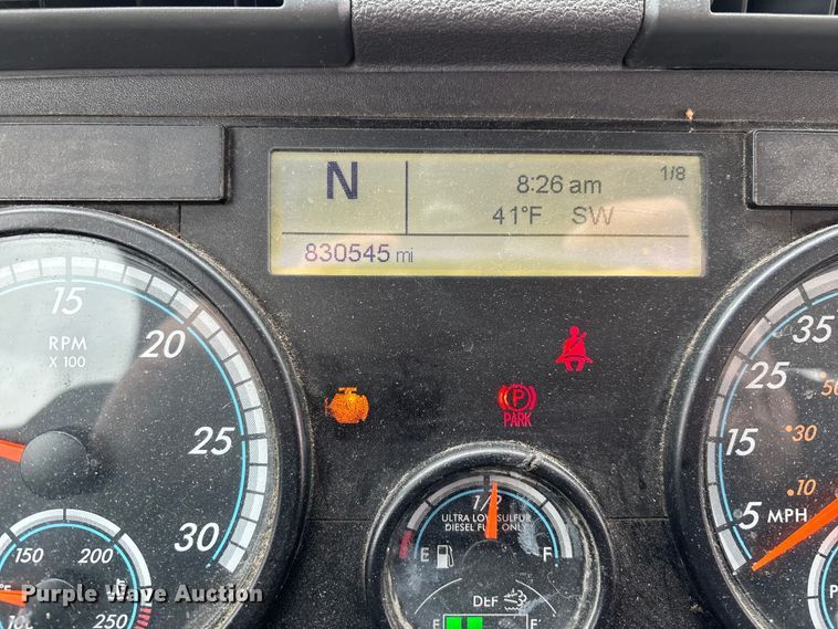 image for item FG1033 2017 Freightliner Cascadia 125 semi truck