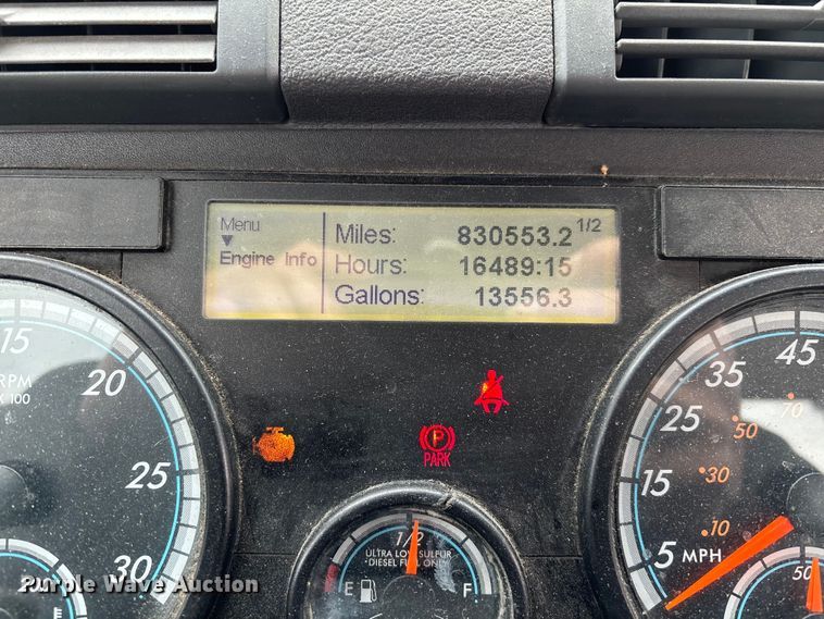 image for item FG1033 2017 Freightliner Cascadia 125 semi truck