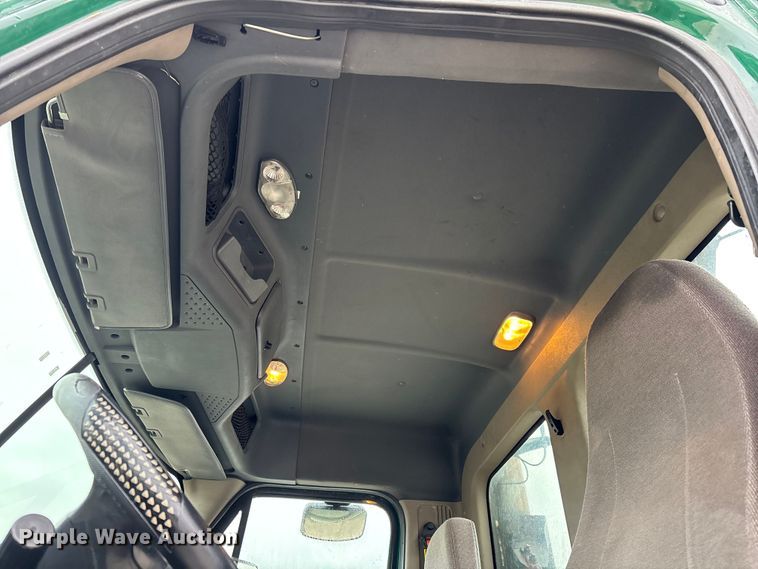 image for item FG1033 2017 Freightliner Cascadia 125 semi truck