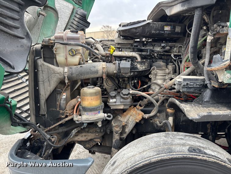 image for item FG1033 2017 Freightliner Cascadia 125 semi truck