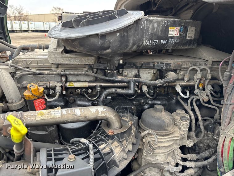 image for item FG1033 2017 Freightliner Cascadia 125 semi truck