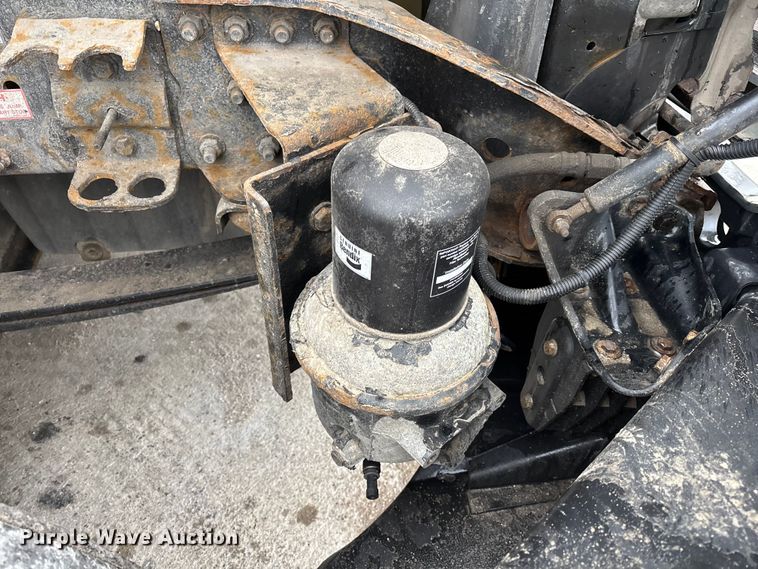 image for item FG1033 2017 Freightliner Cascadia 125 semi truck