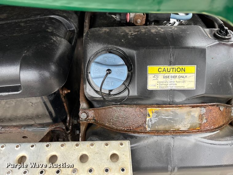 image for item FG1033 2017 Freightliner Cascadia 125 semi truck