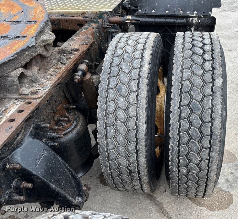 image for item FG1033 2017 Freightliner Cascadia 125 semi truck