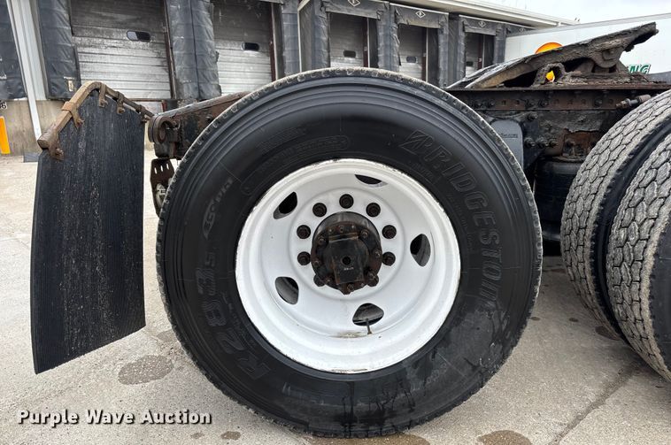 image for item FG1033 2017 Freightliner Cascadia 125 semi truck