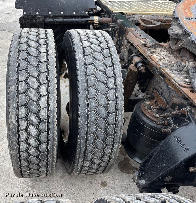 image for item FG1033 2017 Freightliner Cascadia 125 semi truck