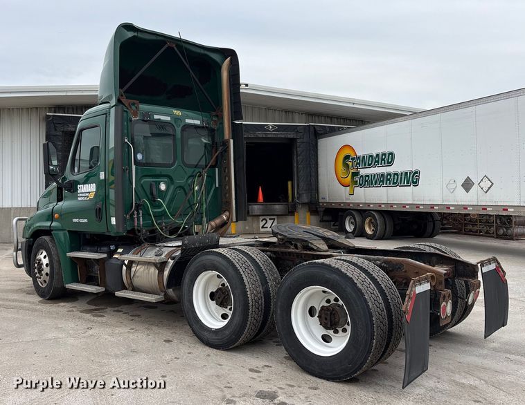 image for item FG1034 2017 Freightliner Cascadia 125 semi truck