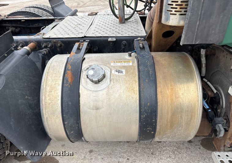 image for item FG1034 2017 Freightliner Cascadia 125 semi truck