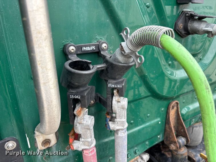 image for item FG1034 2017 Freightliner Cascadia 125 semi truck