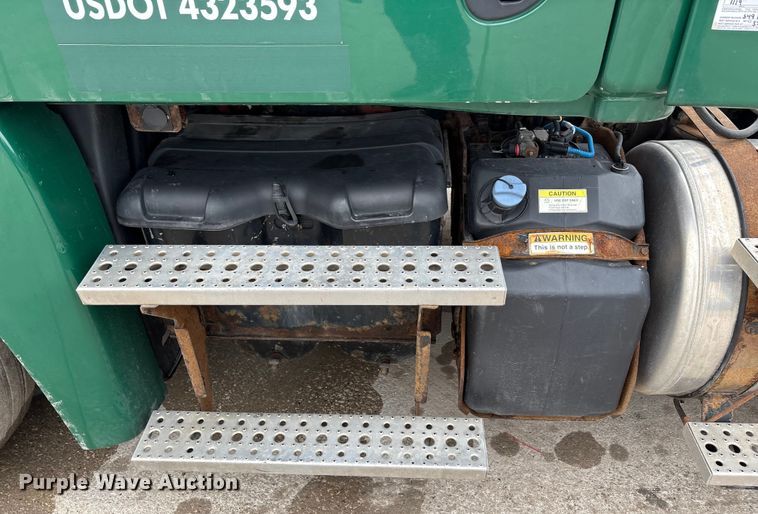 image for item FG1034 2017 Freightliner Cascadia 125 semi truck