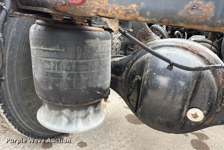 image for item FG1034 2017 Freightliner Cascadia 125 semi truck