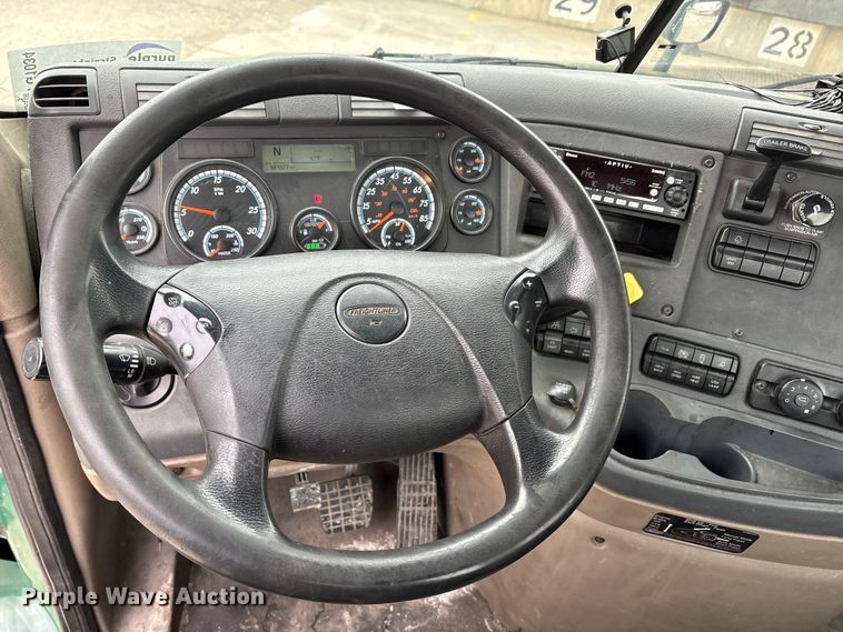 image for item FG1034 2017 Freightliner Cascadia 125 semi truck