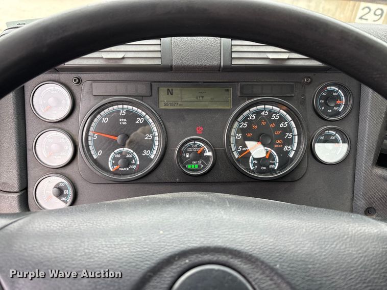 image for item FG1034 2017 Freightliner Cascadia 125 semi truck