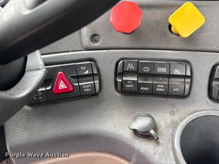 image for item FG1034 2017 Freightliner Cascadia 125 semi truck