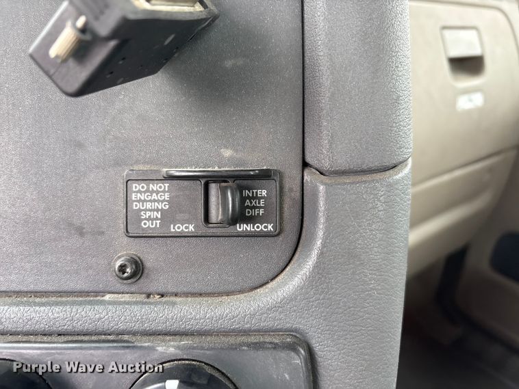 image for item FG1034 2017 Freightliner Cascadia 125 semi truck