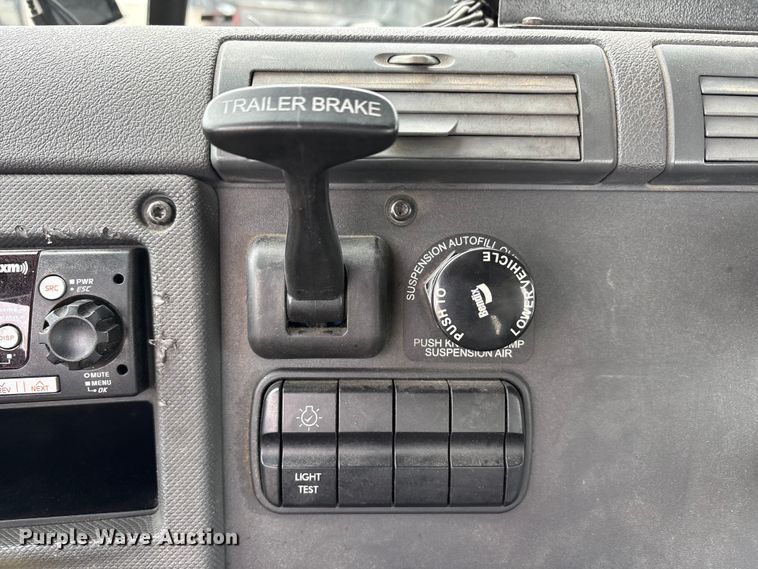 image for item FG1034 2017 Freightliner Cascadia 125 semi truck