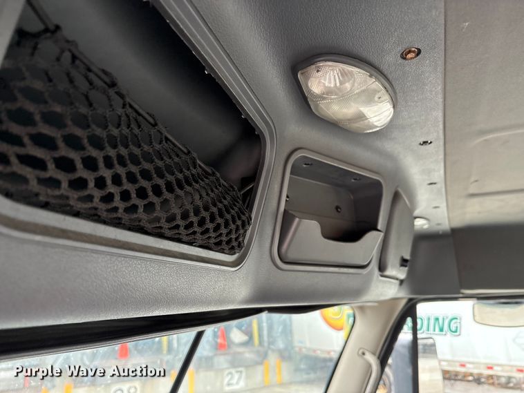 image for item FG1034 2017 Freightliner Cascadia 125 semi truck