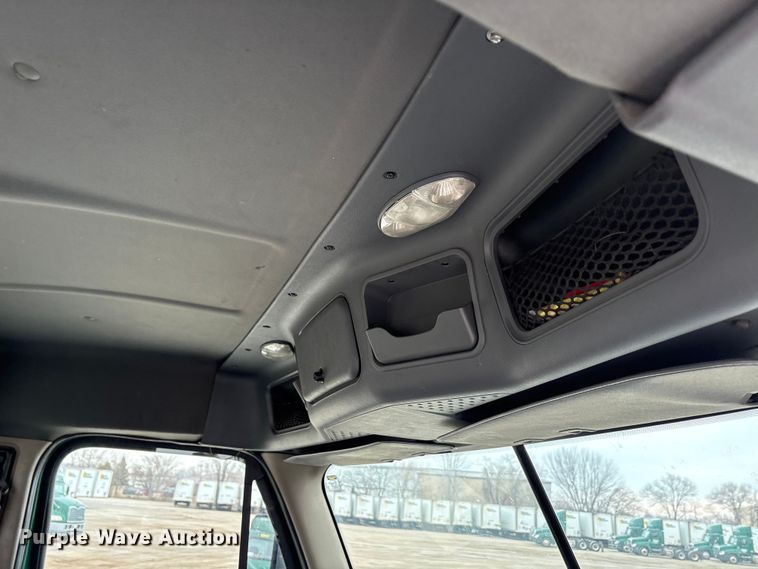 image for item FG1034 2017 Freightliner Cascadia 125 semi truck