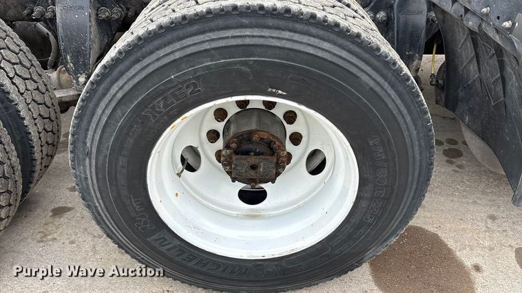 image for item FG1034 2017 Freightliner Cascadia 125 semi truck