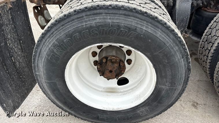 image for item FG1034 2017 Freightliner Cascadia 125 semi truck