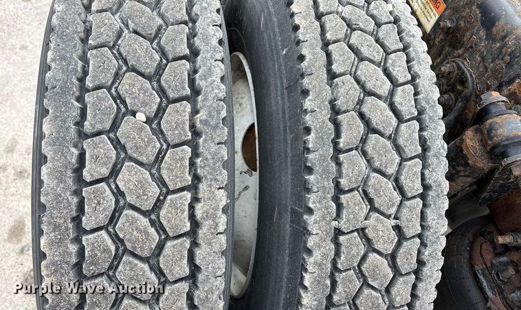 image for item FG1034 2017 Freightliner Cascadia 125 semi truck