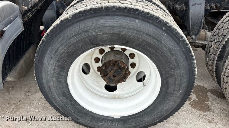 image for item FG1034 2017 Freightliner Cascadia 125 semi truck