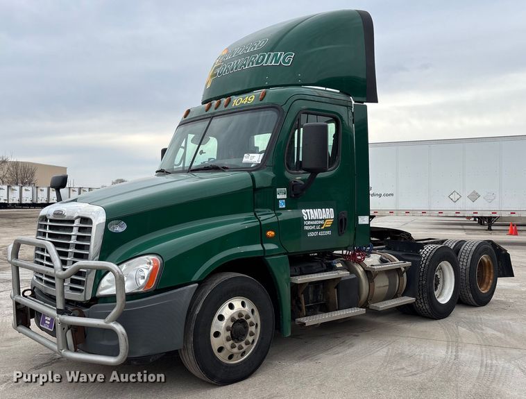 image for item FG1035 2017 Freightliner Cascadia 125 semi truck