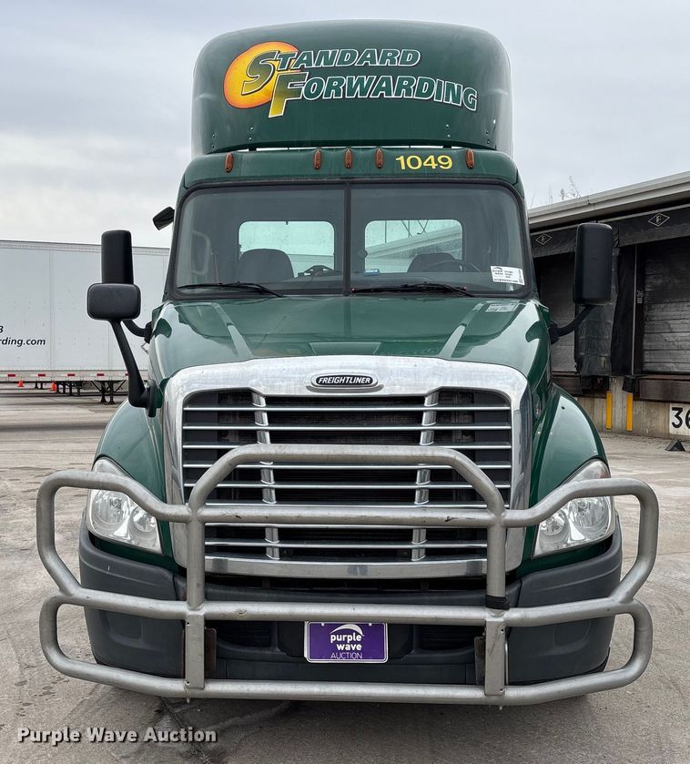 image for item FG1035 2017 Freightliner Cascadia 125 semi truck